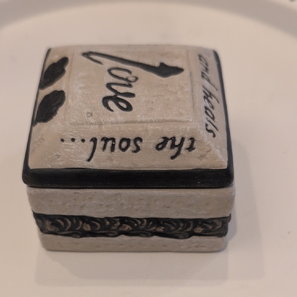 Decorative Love Box - Picture 5 of 7